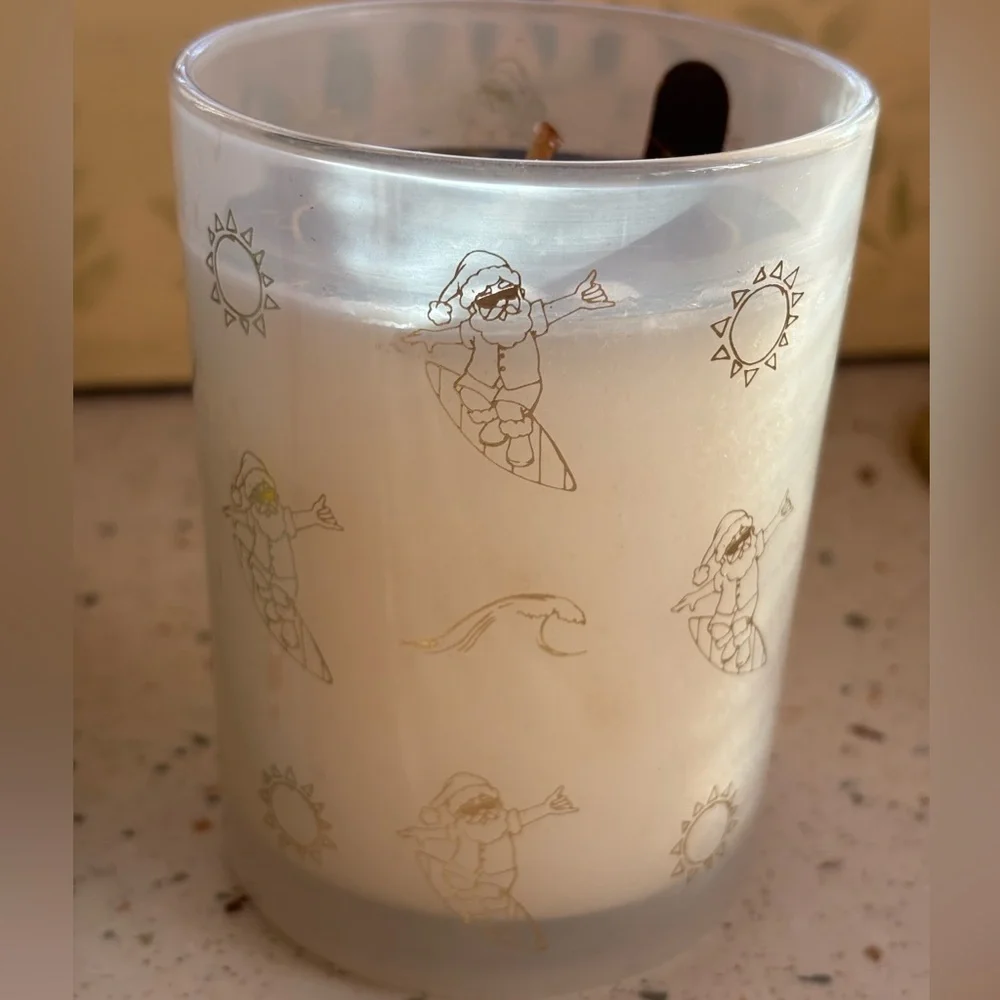 DW Home Winter Waves Candle Surfing‎ Santa Hand Poured Holiday Candle
